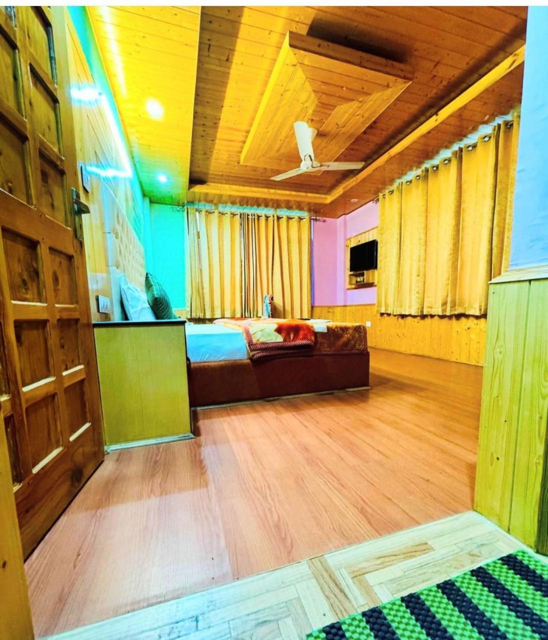 Hotel Himachal Heights Манали Экстерьер фото