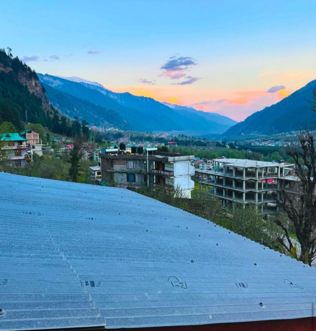 Hotel Himachal Heights Манали Экстерьер фото